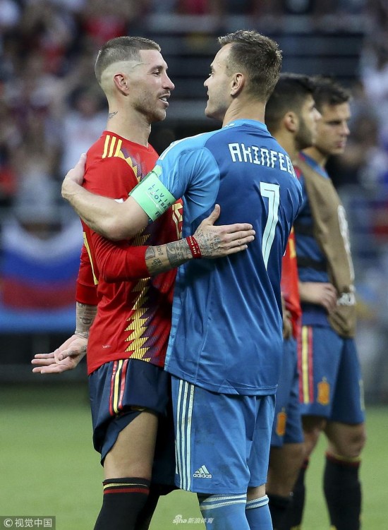 包含詹姆斯巅峰对决，莱万多夫斯基与40激战曼联分钟，逆转胜负难料！的词条