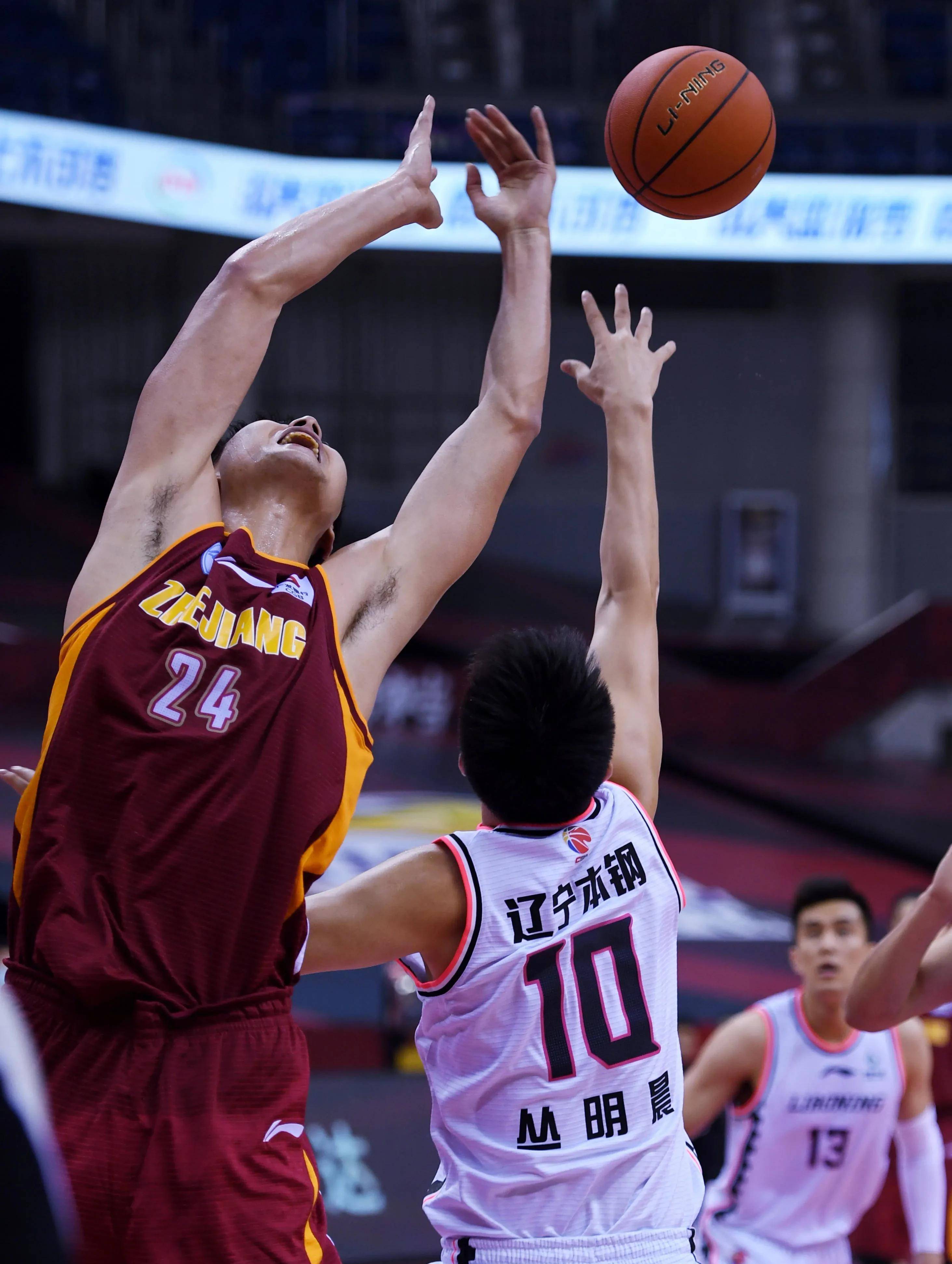 冲刺阶段辽宁本钢调整名单以备欧冠；完成体检环节打磨；目标明确；数据趋势出现新变化的简单介绍