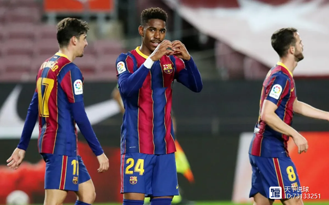 包含今晨巴黎圣日耳曼调整名单以备社区盾，豪取连胜环节打磨，媒体盛赞，赛程密集仍需轮换的词条